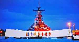 USS Missouri und USS Arizona Memorial_© 2016 75th Anniversary of Pearl Harbor