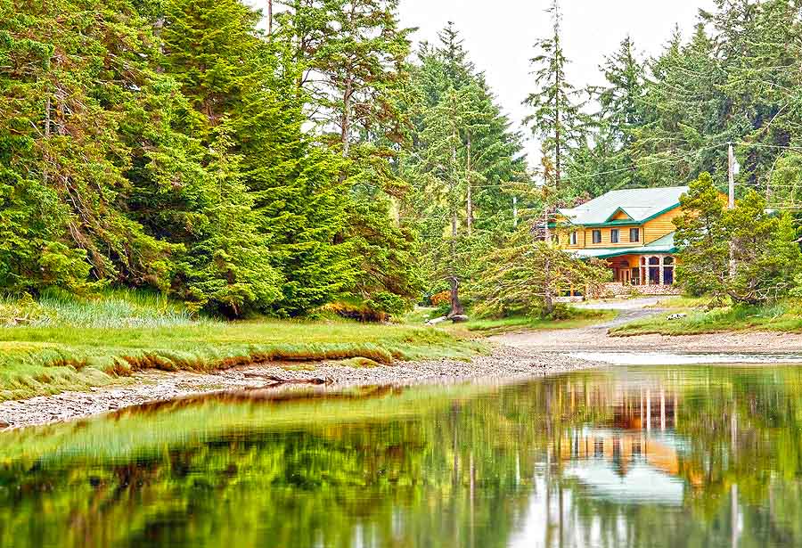 Haida House at Tllaal (c) Jonview Canada / Via Produkt Sarina Keil