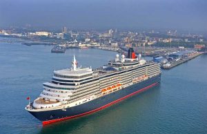 Cunard Queen Elizabeth (c) Steve Dunlop