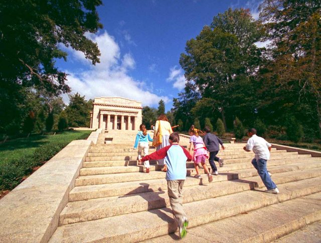 ABRAHAM LINCOLN BIRTHPLACE NATIONAL HISTORICAL PARK (c) Kentucky Tourism