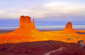 Arizona: Sonnenfinsternis verpasst? – In Arizona USA kann man das ganze Jahr nach den Sternen greifen Arizona - Monument Valley - Photo courtesy PDPhoto.org