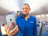 Mit neuen interaktiven Karten führt die United App schneller durch wichtige US-Airports Stewardess (c) United