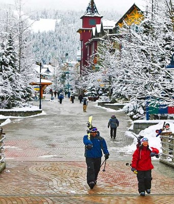 Gute Gründe für einen Winterurlaub in British Columbia Whistler Village (c) Explore BC