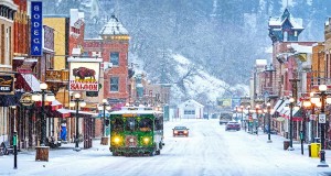 Real America Staaten locken mit ungewöhnlichen Neujahrstraditionen Deadwood (c) South Dakota Tourism