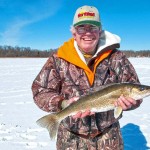 Eis-Fischen (c) Paul Stafford;  Explore Minnesota