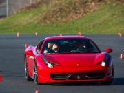 Connecticut lockt mit aufregenden Outdoorabenteuern Ferrari Thompson-Speedway (c) Thompson-Speedway