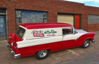 Kansas: Süße Torten und flotte Flitzer Kansas Pie Festival & Car Show (c) DENISE NEIL;