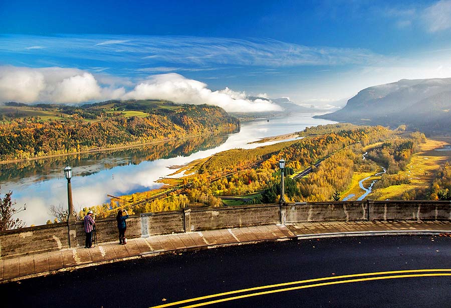Columbia River Gorge Highway © TravelOregon
