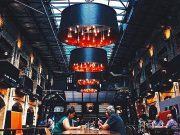 Stilvolles Ambiente im renovierten The Forks Market Winnipeg The Forks Market Food Hall (c) TheForks JohnMedina