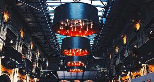 Stilvolles Ambiente im renovierten The Forks Market Winnipeg The Forks Market Food Hall (c) TheForks JohnMedina