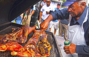 Ein Menü „Made in“ North Carolina Steve Grady of Grady's BBQ (c) VisitNC.com - Bill Russ