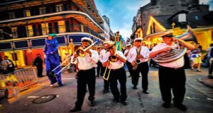 Erster Nonstop-Flug nach New Orleans – mit Condor New Orleans Second Line (c) NOCVB