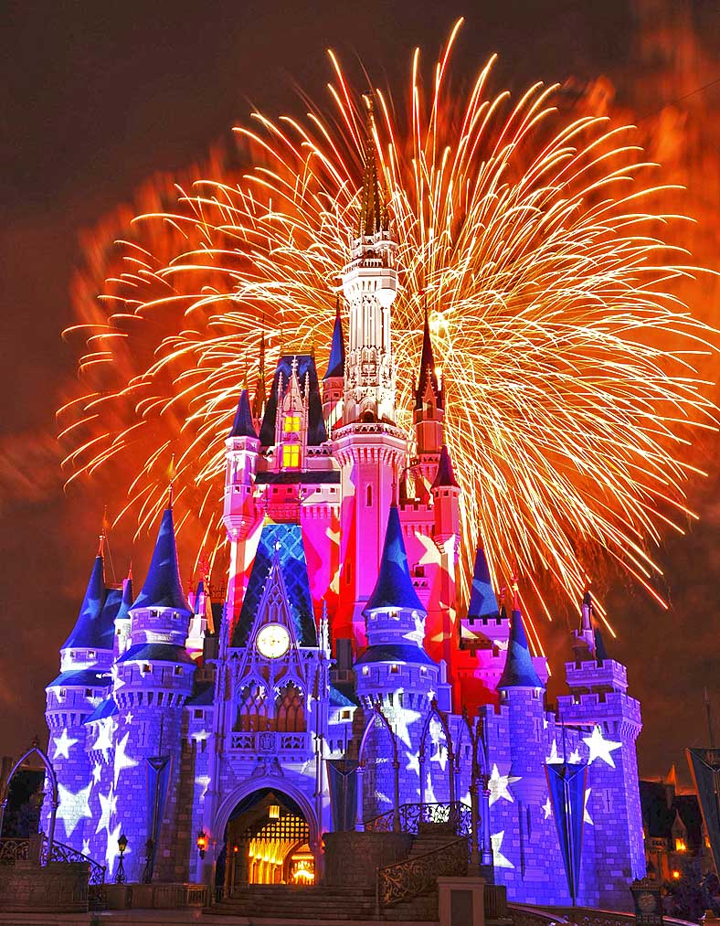 Lighting the Night (c) Walt Disney World