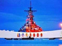 Ein Tag, der Geschichte schrieb – 75 Jahre Pearl Harbor USS Missouri und USS Arizona Memorial_© 2016 75th Anniversary of Pearl Harbor