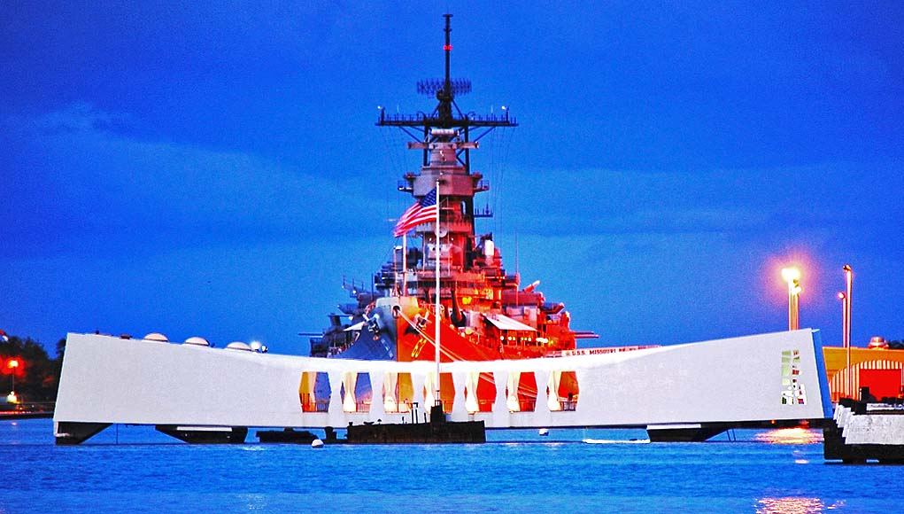 USS Missouri und USS Arizona Memorial_© 2016 75th Anniversary of Pearl Harbor