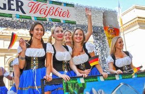 Katarina Witt führt die 59. deutsch-amerikanische Steuben Parade an Steuben Parade (c) Charles Ruppmann & Robert Radske