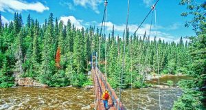Schwindelfrei unterwegs: In Wanderschuhen durch Manitoba Pisew Falls (c) Travel Manitoba