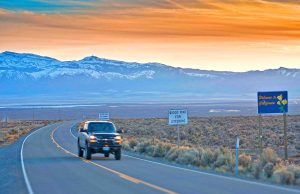 Zum „Black Friday“ zeigt sich Sunny Cars in Rabattlaune Highway (cc) Bob Dass