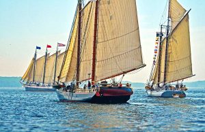 Darauf dürfen sich Besucher 2017 in Neuengland freuen Maine Windjammers racing (c) Bob Angell -Maine Windjammer Assoc.