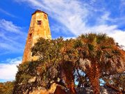 North Carolina lädt Besucher zum Erleben, Staunen und Mitfeiern ein Bald Head Island Lighthouse © VisitNC.com