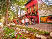Aspen Snowmass startet in die Sommersaison Downtown Aspen (c) JeremySwanson