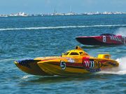 Mit knapp 5000 PS den Clearwater Beach entlang Schnellboot (c) Clearwater Super Boat National Championship