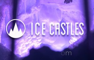 Märchenschloss aus Eis im winterlichen Winnipeg