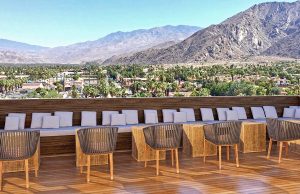 Zwei neue Restaurants ab Herbst in Palm Springs Saints Side Patio_Kimpton Rowan Palm Springs © Rachel Ayotte