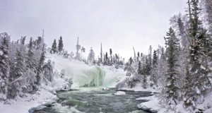 Winterliche Abenteuer im Lac La Ronge Provincial Park Nistowiak Falls (c) Tourism Saskatchewan & Andrew Hiltz