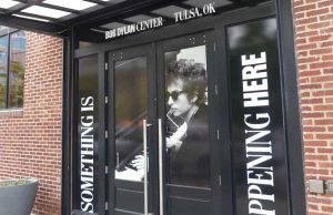 Springsteen, Costello und Dylan mischen Tulsa auf Tulsa-Bob Dylan Center (c) TravelOK