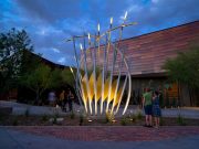 Scottsdale beeindruckt als Hotspot für öffentliche Kunst Diamond Bloom (c) Sean Deckert / Scottsdale Public Art