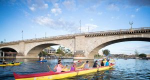 Die perfekten Orte für einen Winterurlaub in Arizona Lake Havasu Canoeing (c) Go Lake Havasu