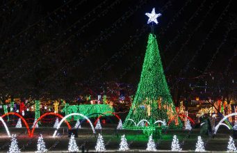 Magische Holiday Season in den USA Xmas Tree Oklahoma City (c) Oklahoma Tourism