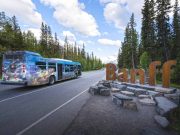 Shuttle Service zum Moraine Lake im Banff National Park Transit Banff (c) NickFitzhardinge