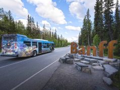 Shuttle Service zum Moraine Lake im Banff National Park Transit Banff (c) NickFitzhardinge