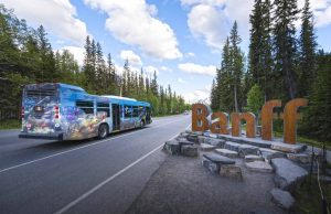 Shuttle Service zum Moraine Lake im Banff National Park Transit Banff (c) NickFitzhardinge