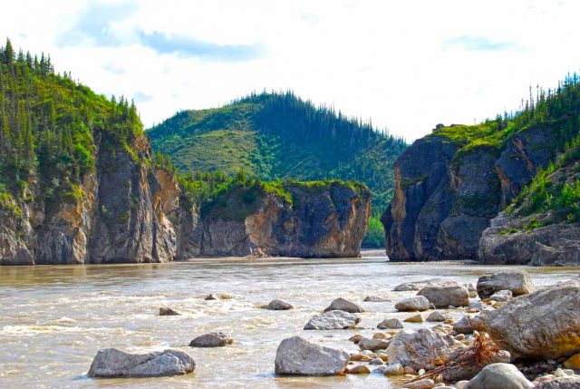 Mountain River (c) Northwest Territories Tourism