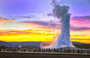 Tipps für den Besuch des Yellowstone National Park Yellowstone’s Old Faithful (c) Wyoming Travel & Tourism