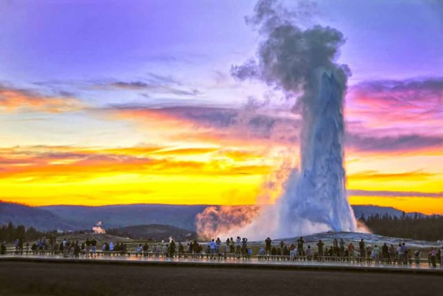 Yellowstone’s Old Faithful (c) Wyoming Travel & Tourism