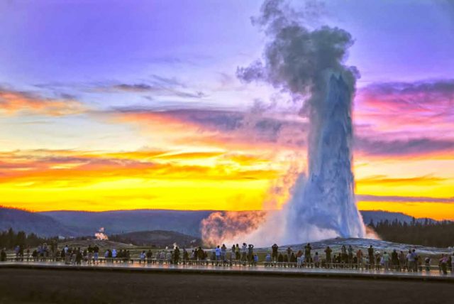 Yellowstone’s Old Faithful (c) Wyoming Travel & Tourism