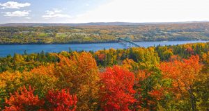 Nova Scotia in seiner buntesten Jahreszeit Herbst in Nova Scotia © Wally Hayes