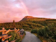 Magie der Mitternachtssonne in Anchorage Flattop Sunset (c) Teri Hendricks / Visit Anchorage