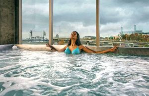 In Portland im Luxus schwelgen Soaking Pools im Knot Springs. © Travel Portland