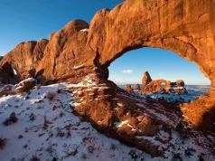 Arches Nationalpark – Reservierung 2025 North Window auf den Turret Arch (c) Utah OoT