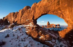Arches Nationalpark – Reservierung 2025 North Window auf den Turret Arch (c) Utah OoT