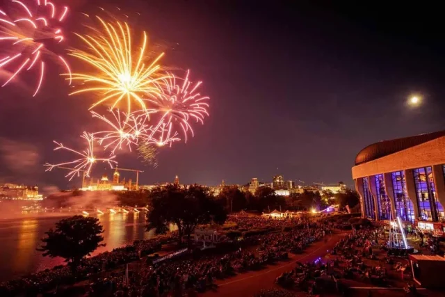 Fireworks Ottawa (c) Ottawa Tourism Fireworks Ottawa (c) Ottawa Tourism