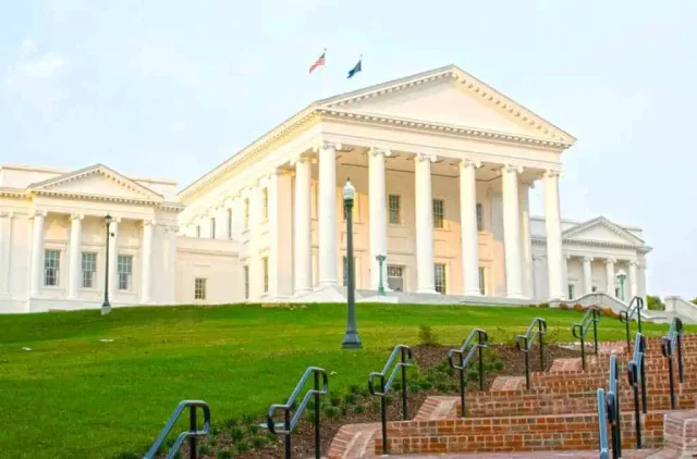 Virginia State Capitol Richmond (c) George Horvath Virginia State Capitol Richmond (c) George Horvath