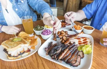 Eine kulinarische Reise durch die Klassiker der USA Texas BBQ (c) Travel-Texas.