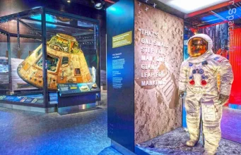 Nationales Luft- und Raumfahrtmuseum der USA feiert 50. Jubiläum Columbia / Neil Amstrong Raumanzug (c) Smithsonian Institution