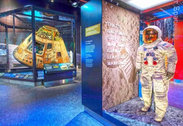 Columbia / Neil Amstrong Raumanzug (c) Smithsonian Institution